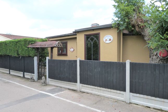 2-bed caravan on 13 The Elms, Lippitts Hill, Loughton, £150,000
