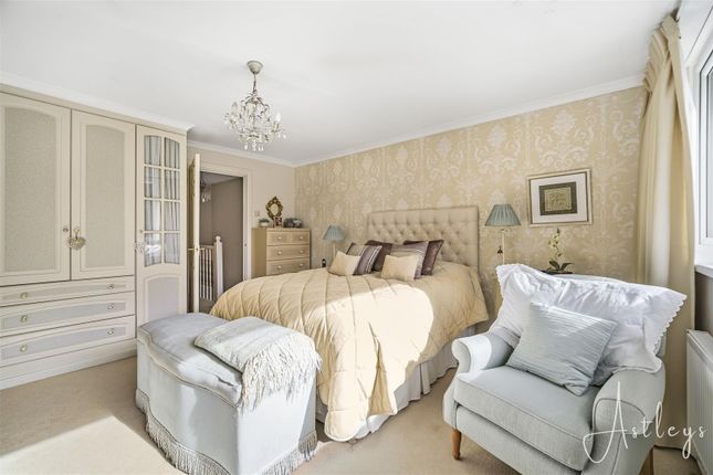 55, Castle Acre, Swansea photo 4