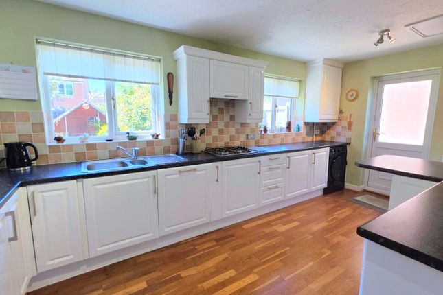 2, Alberta Drive, Surrey photo 2