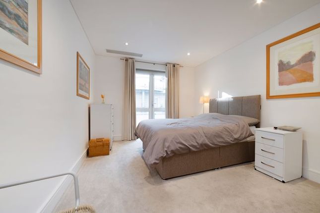 101, Clarendon Court, London photo 2
