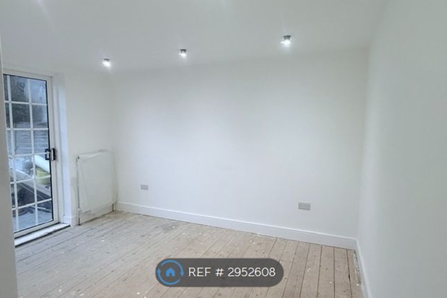 Silkstream Road, Edgware photo 4