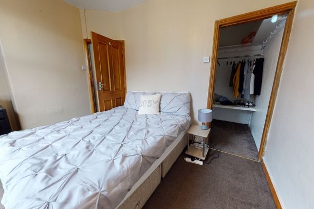 3, Welton Grove Hyde Park, Leeds photo 2
