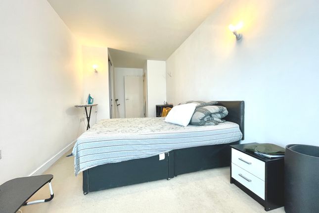 701 Cardinal, London photo 4