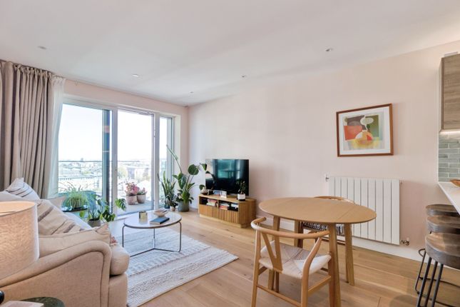 Flat 1104, Biring House, Duke Of Wellington Avenue, London photo 3