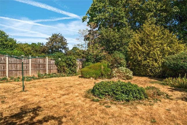 10, Hatchgate Gardens, Slough photo 3