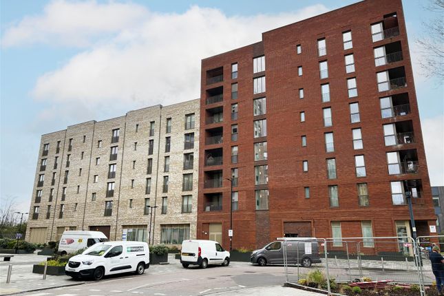 Flat for sale in South Street, Enfield