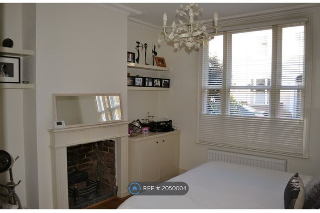 Terraced house to rent in Shaftesbury Road, Richmond