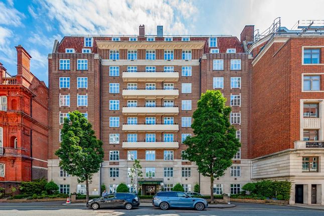 Thumbnail Flat for sale in South Audley Street, London