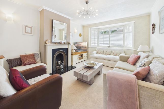 50, Wolsey Drive, Walton-On-Thames photo 3