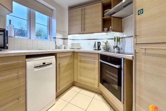 12 Liberty Court, Chesham photo 3