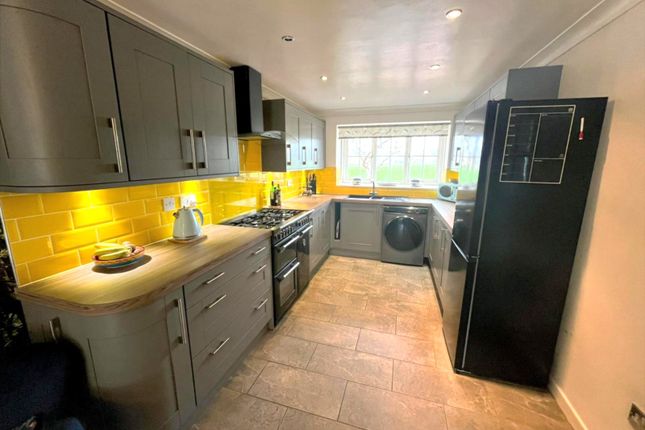 4a, Sandringham Way, Peterborough photo 2
