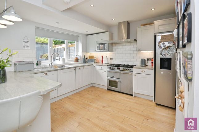 5, Cedar Avenue, Manchester photo 5