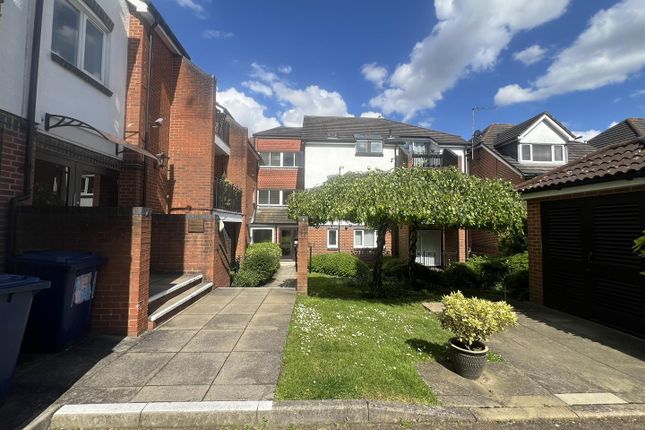 Thumbnail Flat to rent in Normandy House, Regency Crescent, Hendon