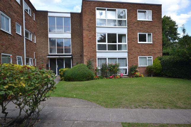Thumbnail Flat to rent in Flat 4, 14 Grandfield Avenue, Nascot Wood, Watford