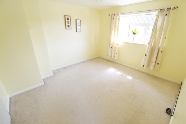 5, Kingston Road, Camberley photo 3