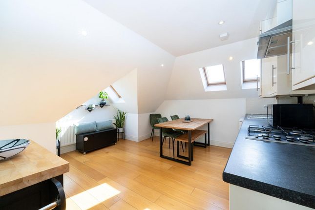 Flat Flat 5, 11, Argyle Road, London photo 4