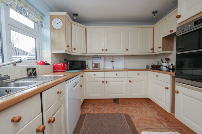 73 Canterbury Drive, Heighington, Lincolnshire photo 3