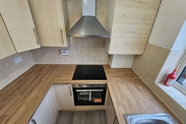 33, The Larches, LUTON photo 2