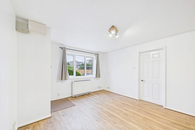 Laird Court, Bagshot photo 2