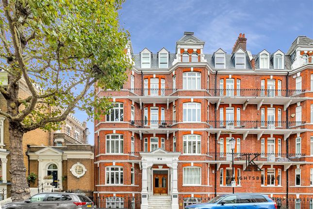 Thumbnail Flat for sale in Holland Park Gardens, London