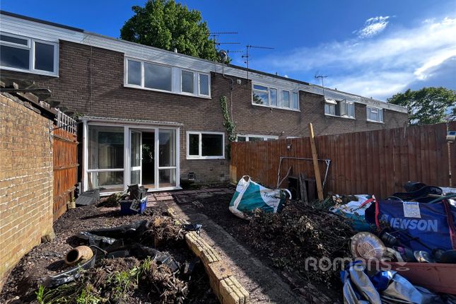 146, Caswell Close, Farnborough photo 2
