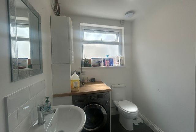 145, Rainham photo 5
