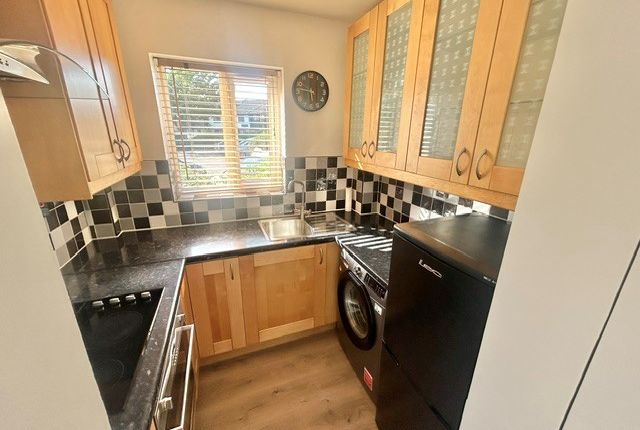 92, Basildon photo 4