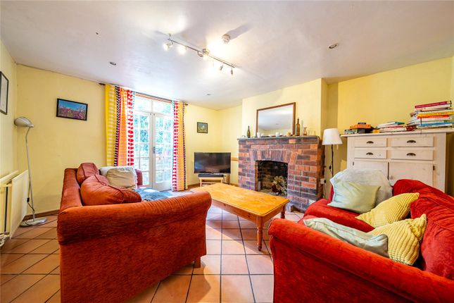 35, Victoria Road, West Yorkshire photo 4