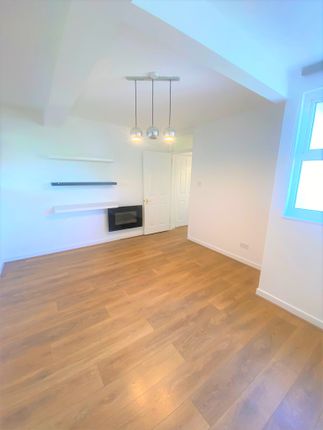 Thumbnail Flat for sale in Hallowell Road, Northwood