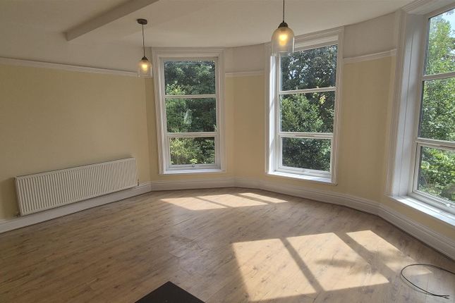 Flat 1, Roseleigh, Leek photo 2