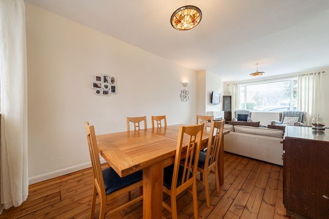 10 Neville Drive, Markfield photo 4