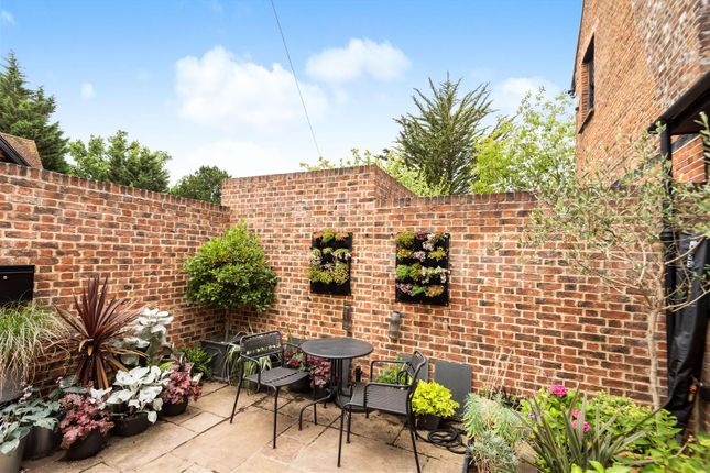 Maisonette for sale in The Old Rectory, Windsor End, Beaconsfield