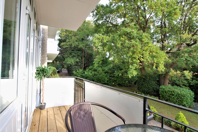2-bed flat on Flat 5 Cameron House, Highland Road, Bromley, £230,000