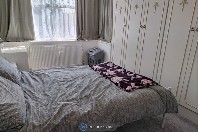 Room to rent in Edison Grove, London