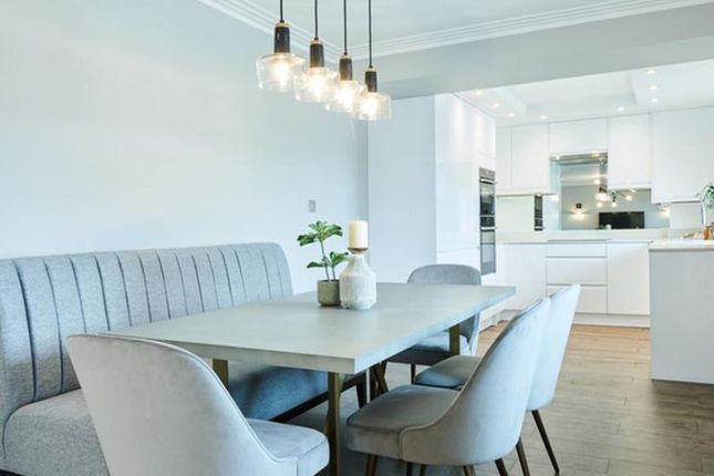 86 Albion Gate 1 10.11.Png