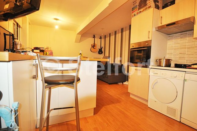 Flat A, 286a Court Road, London photo 5