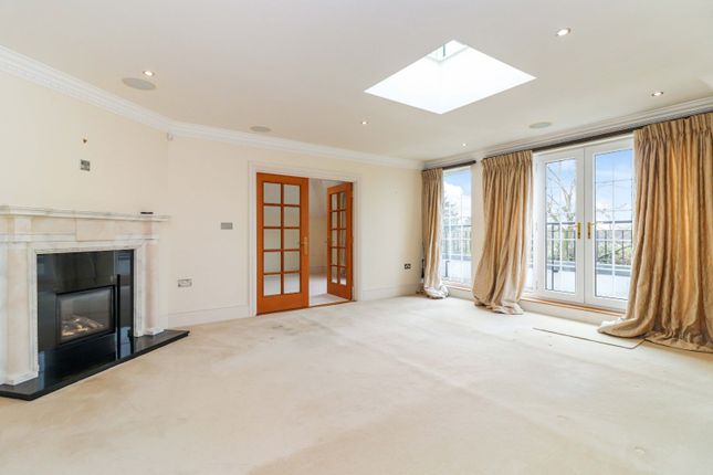 Flat for sale in Grove Road, Beaconsfield
