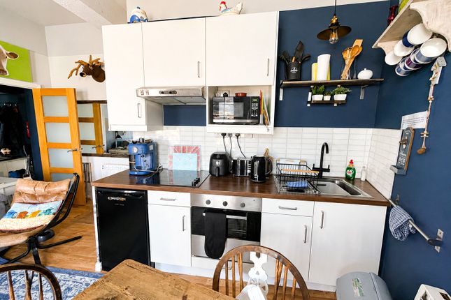Flat 3, Cheltenham House,, Tudor Square, Pembrokeshire photo 2