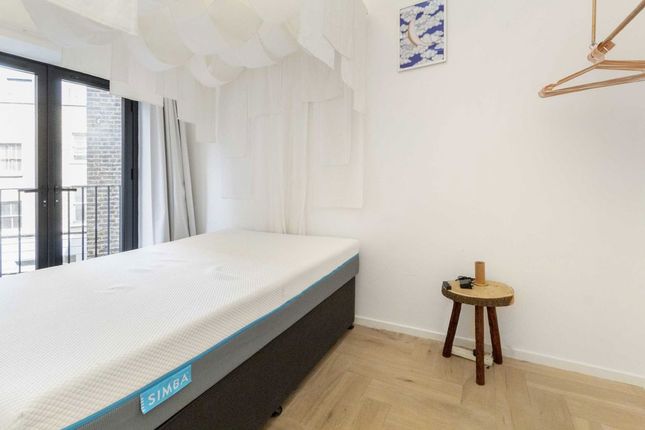 Flat 2, 144, Commercial Street, London photo 4