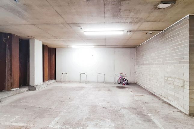 Thumbnail Parking/garage to rent in Lexington Apartments, Railway Terrace, Slough