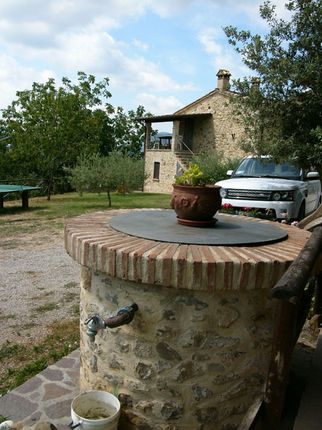 Farmhouse for sale in Casa Raschi, Umbertide, Italy