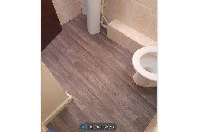 Flat, County Road Walton, Liverpool photo 4