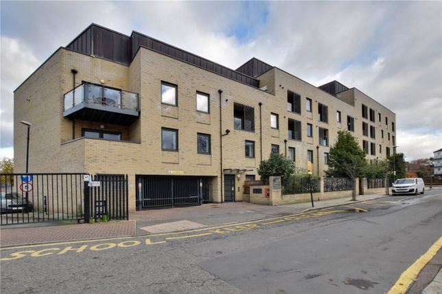 Flat for sale in Commerell Street, Greenwich, London