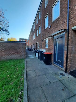 Thumbnail Town house for sale in Walsham Close, London