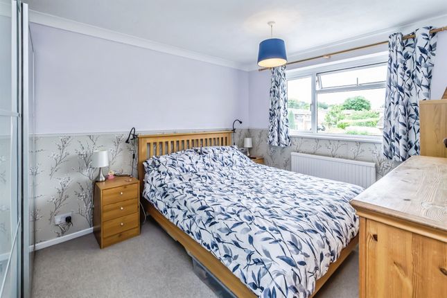 39, Downsview Drive, Haywards Heath photo 4