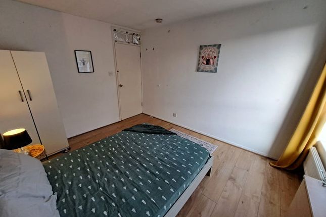 Prospect Row, London E15 photo 3