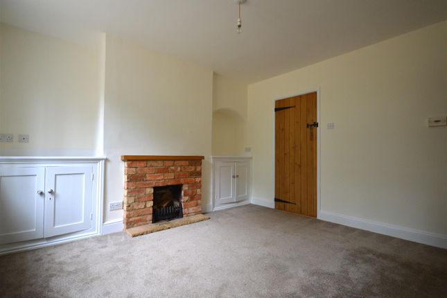2, Heathgate Cottage, Northampton photo 5