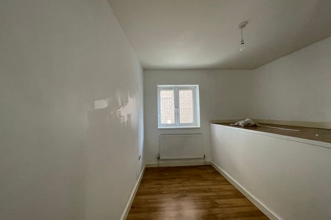 Flat to rent in Gold Street, Northampton