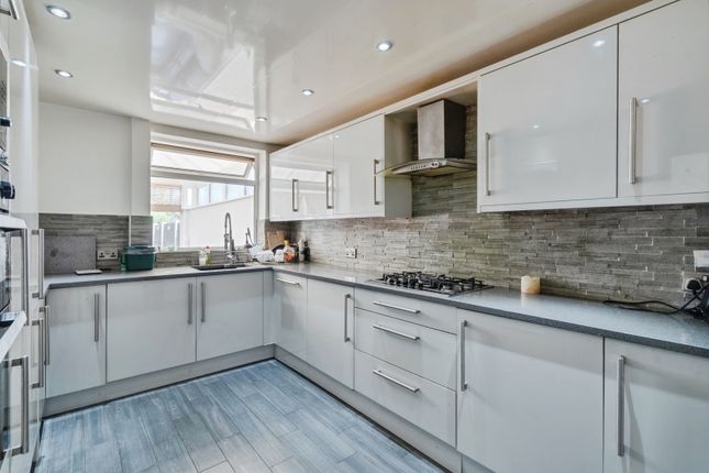 47, Ruabon Crescent, Wigan photo 4