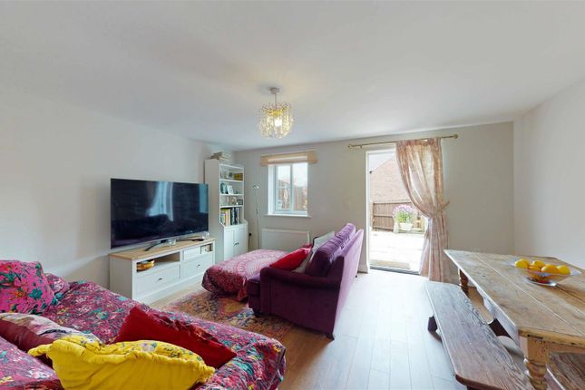 15, Groves Crescent, Stamford photo 4